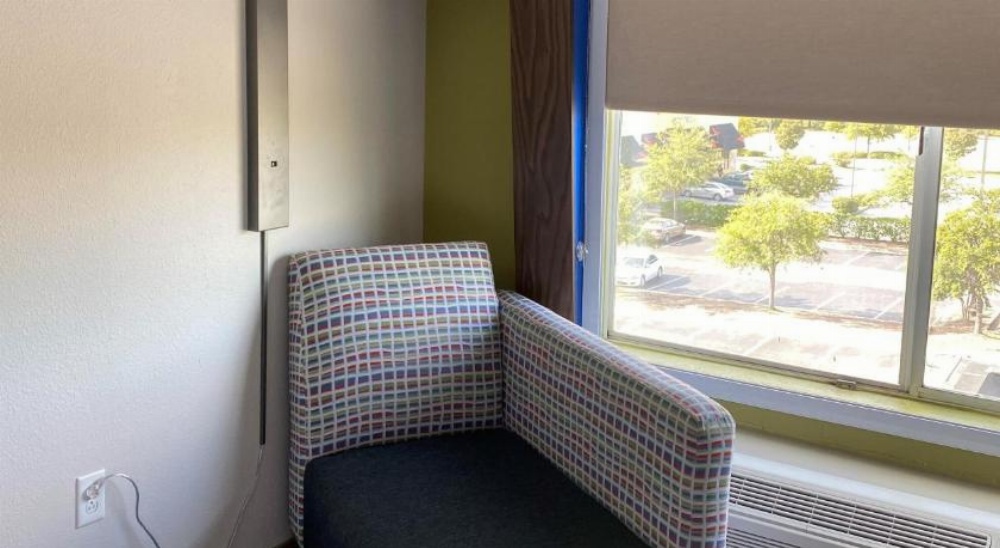 Holiday Inn Express Hotel & Suites Columbia I-26 @ Harbison Blvd Image 15