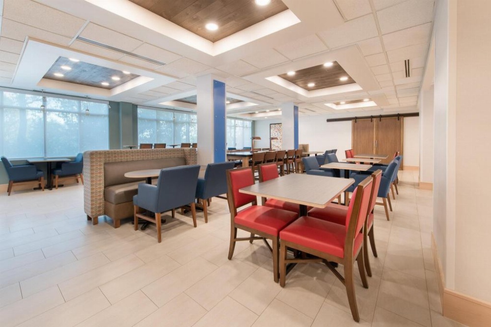 Holiday Inn Express Hotel & Suites Columbia I-26 @ Harbison Blvd Image 22